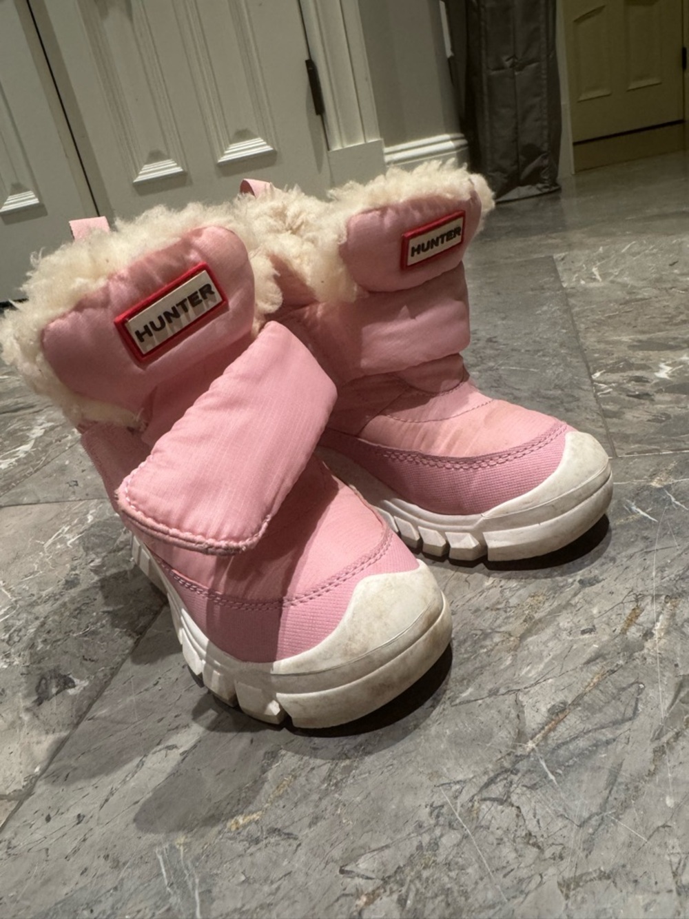 Hunter Pink Girl’s Fuzzy Snow Boots